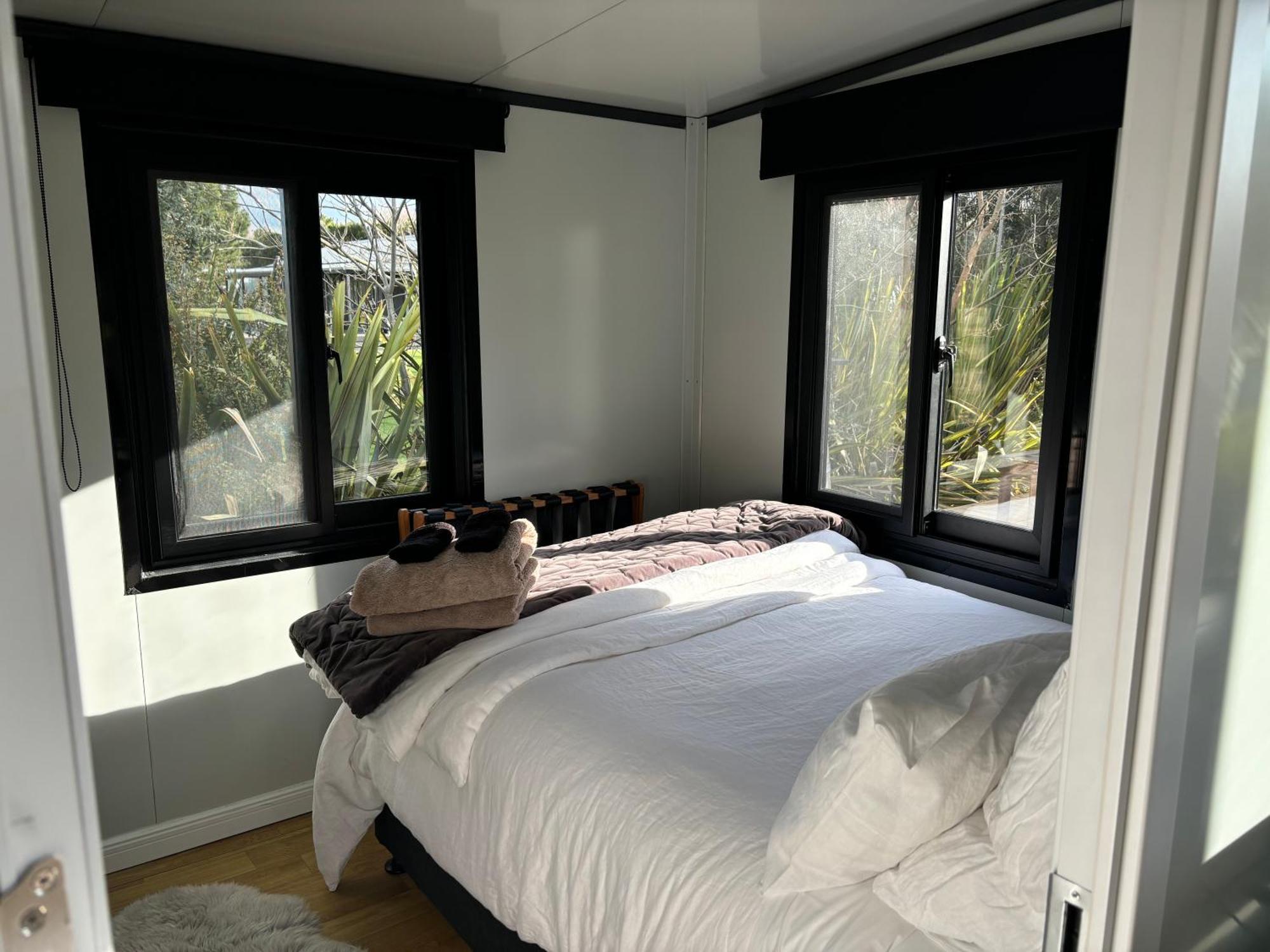 Adorable Little Container House Apartment Hastings Exterior photo