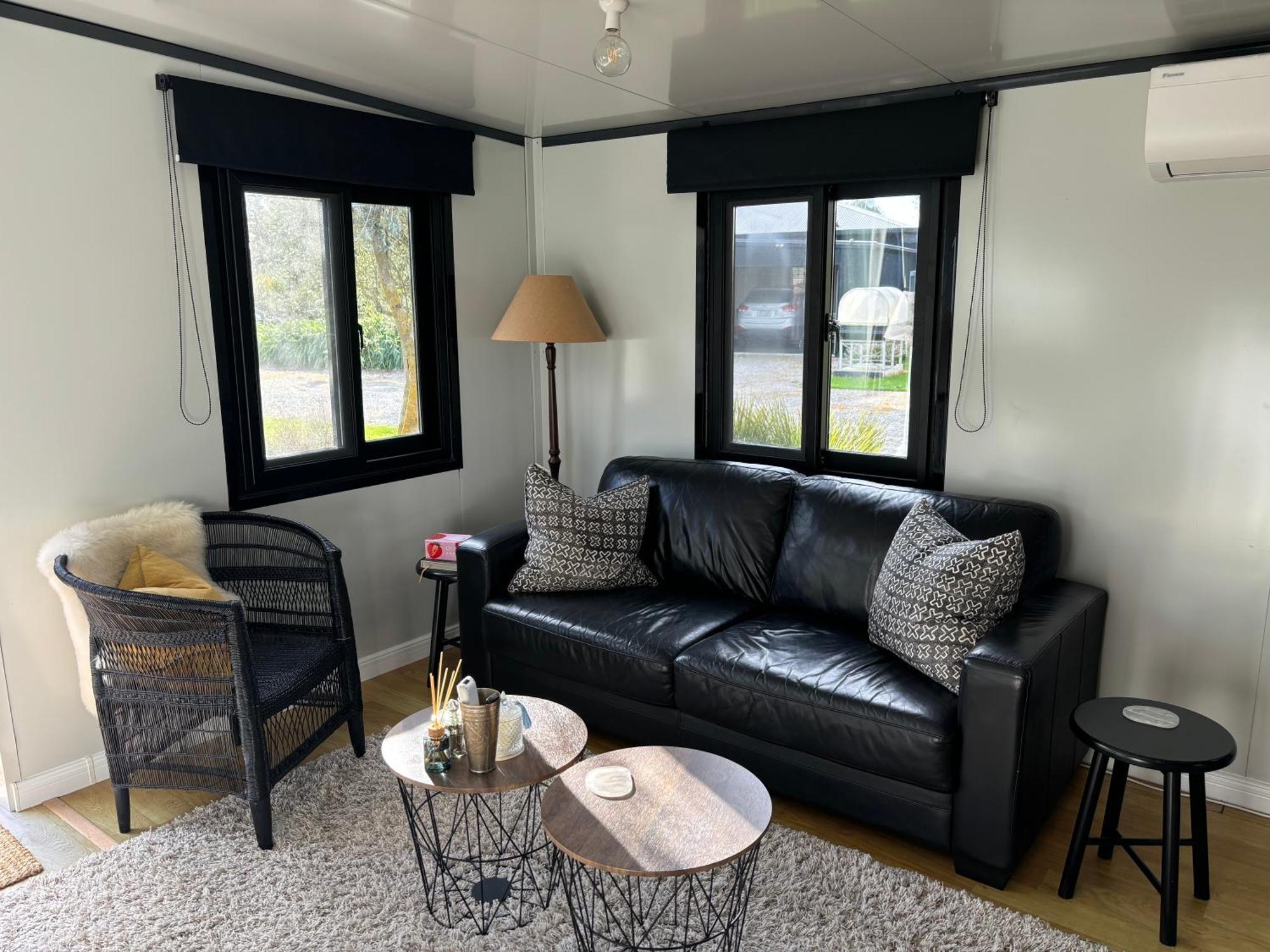 Adorable Little Container House Apartment Hastings Exterior photo