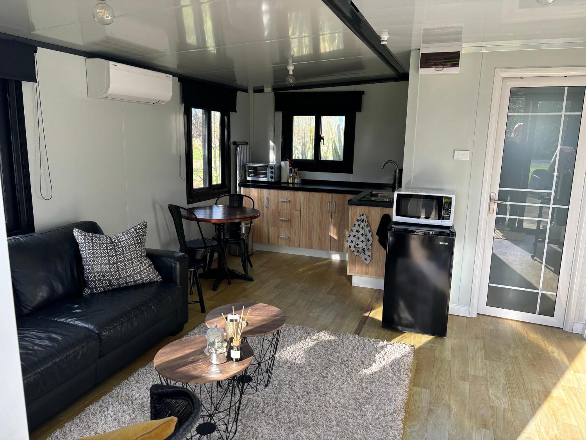 Adorable Little Container House Apartment Hastings Exterior photo
